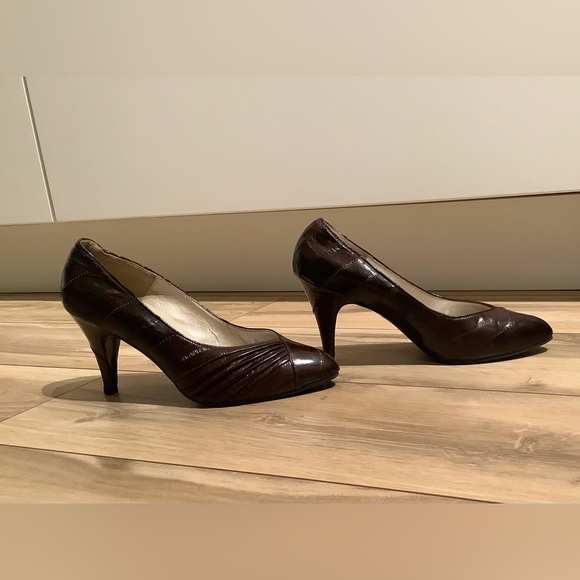 Vintage Bandolino eel skin 3” heels size 5 - Picture 3 of 13
